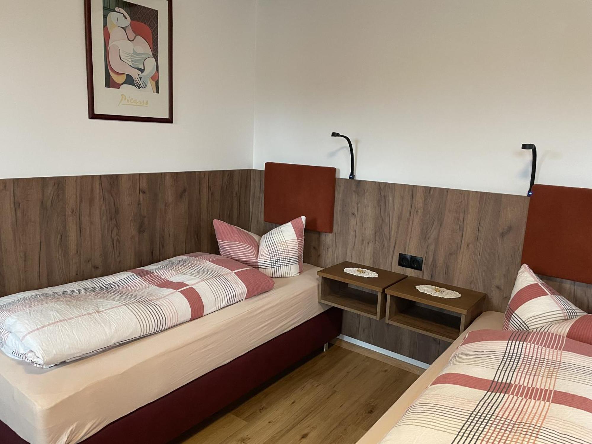 Boarding House Hohenwart Hotel 2*